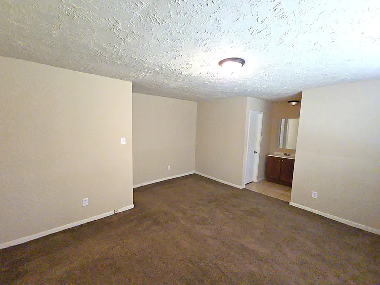 4718 Reynaldo Dr — Photo 8