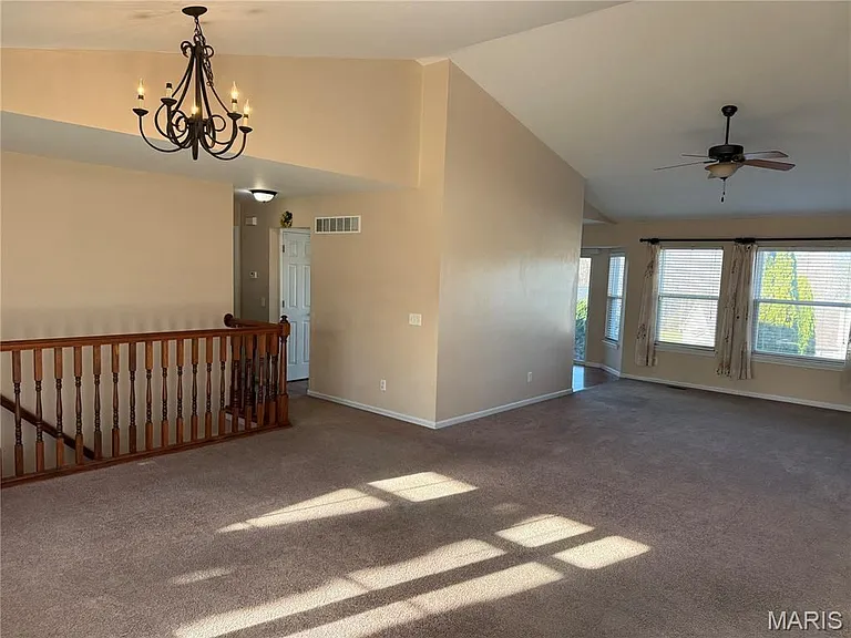 733 Pecan Hill Dr — Photo 4