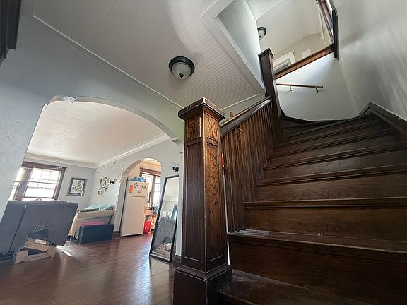 2nd image of 715 N 16th Ave E