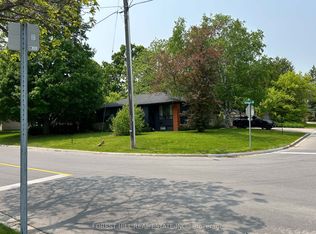 1 Willis Dr, Aurora, ON L4G 2J8