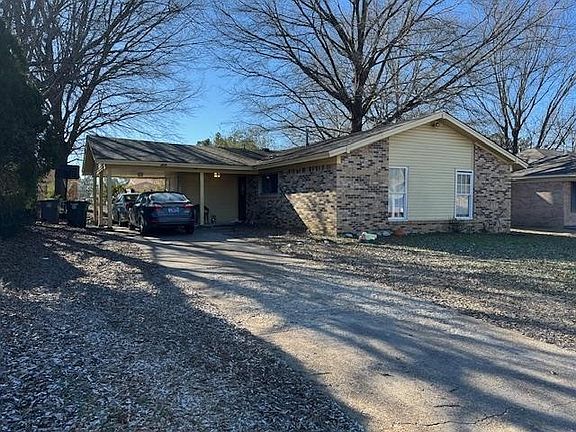 3rd image of 215 Howard Dr