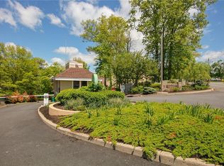 4 Arapaho Ct, Suffern, NY 10901