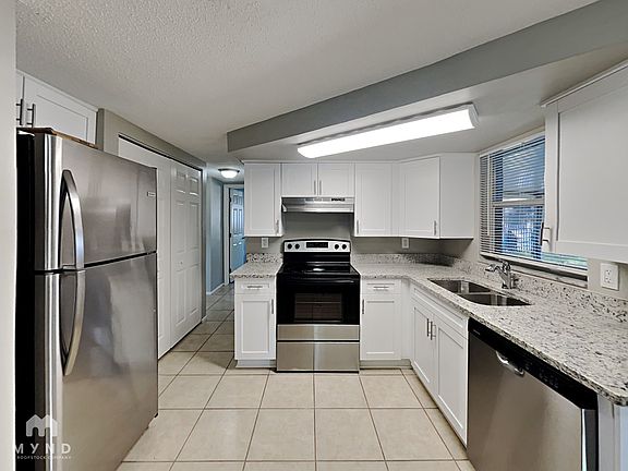 5th image of 9136 Suffolk Ln