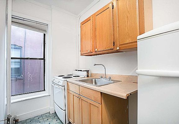 5th image of 1274 1st Ave APT 27