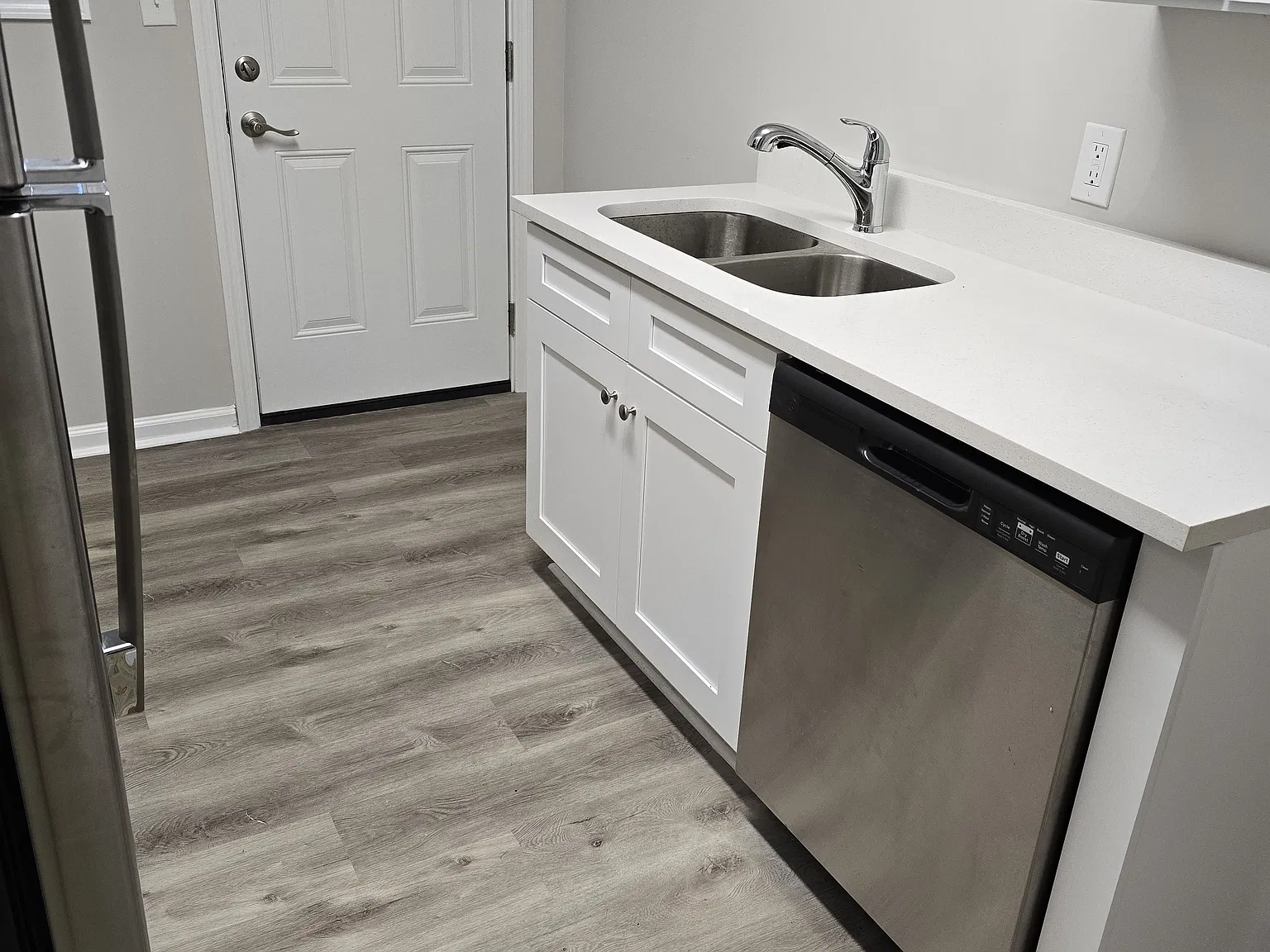 2 bed, 1000 sqft, $1,500 — Photo 3