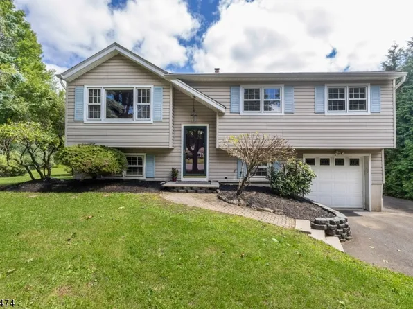 66 Paula Dr, Washington Twp., NJ 07853