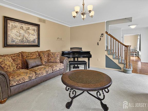 4th image of 53 Wexford Dr S