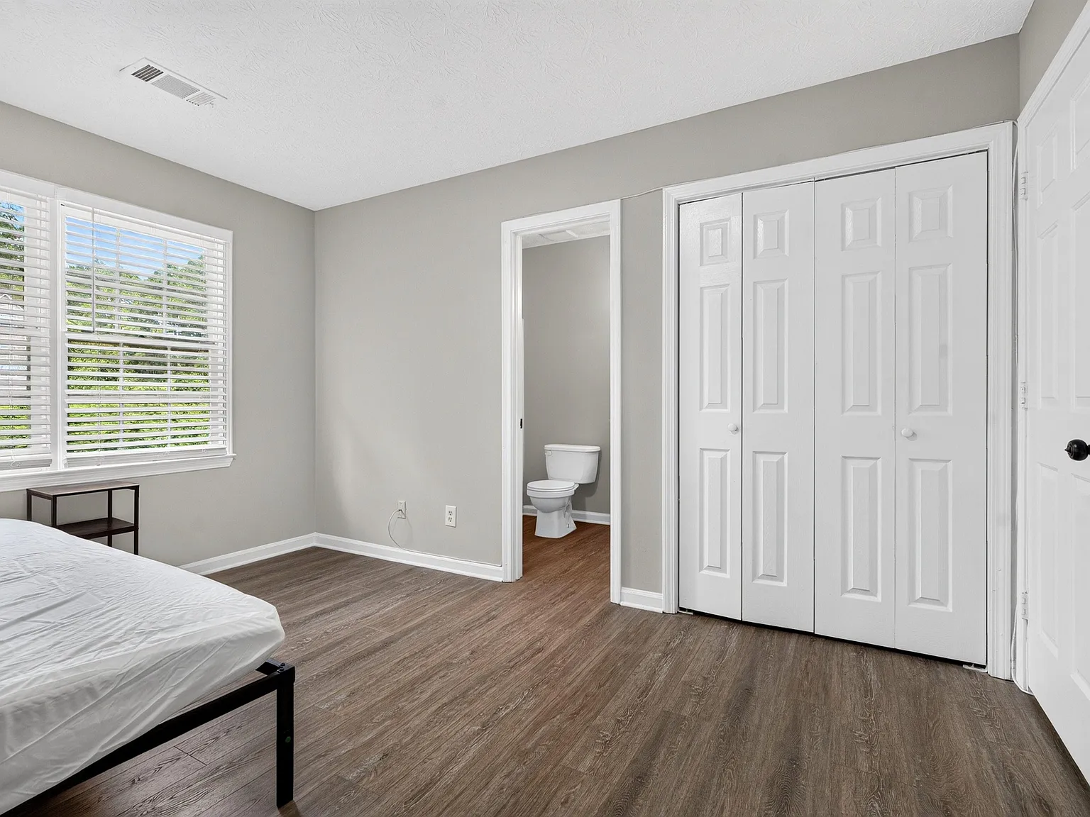 4 bed, 3.5 bath, 1600 sqft, $1,274 — Photo 3