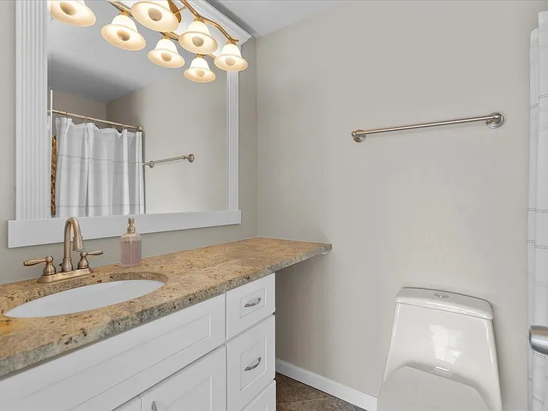 9815 Holly Dr #A305 — Photo 21