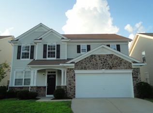 318 Ashdale Dr, Fuquay Varina, NC 27526
