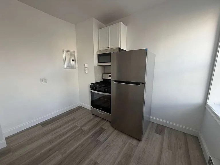 6611 Broadway #AA6 — Photo 2