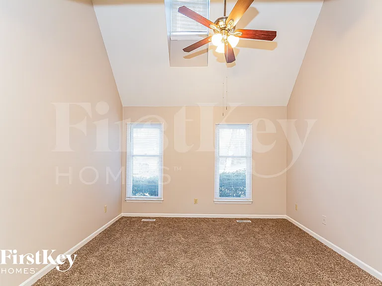 1311 Logan St — Photo 8