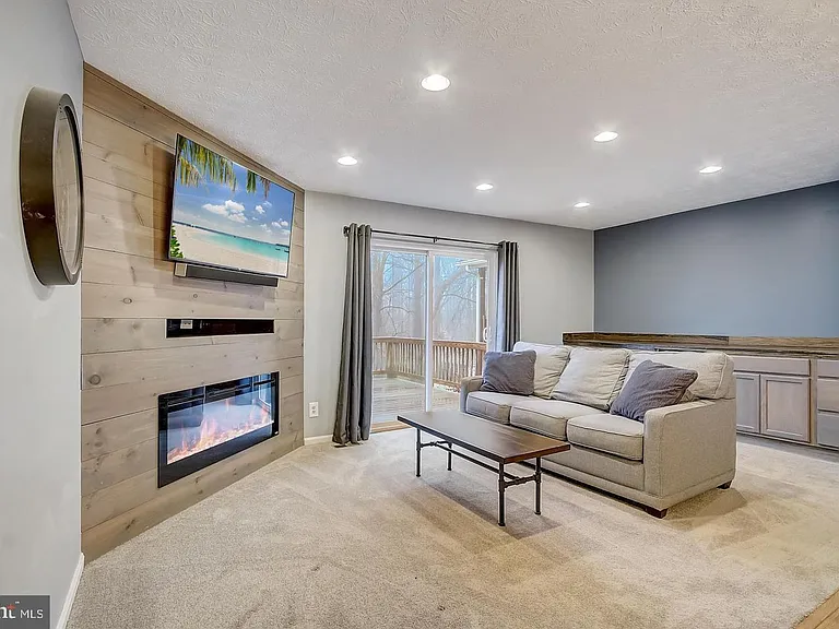 1011 Ellicott Dr — Photo 3