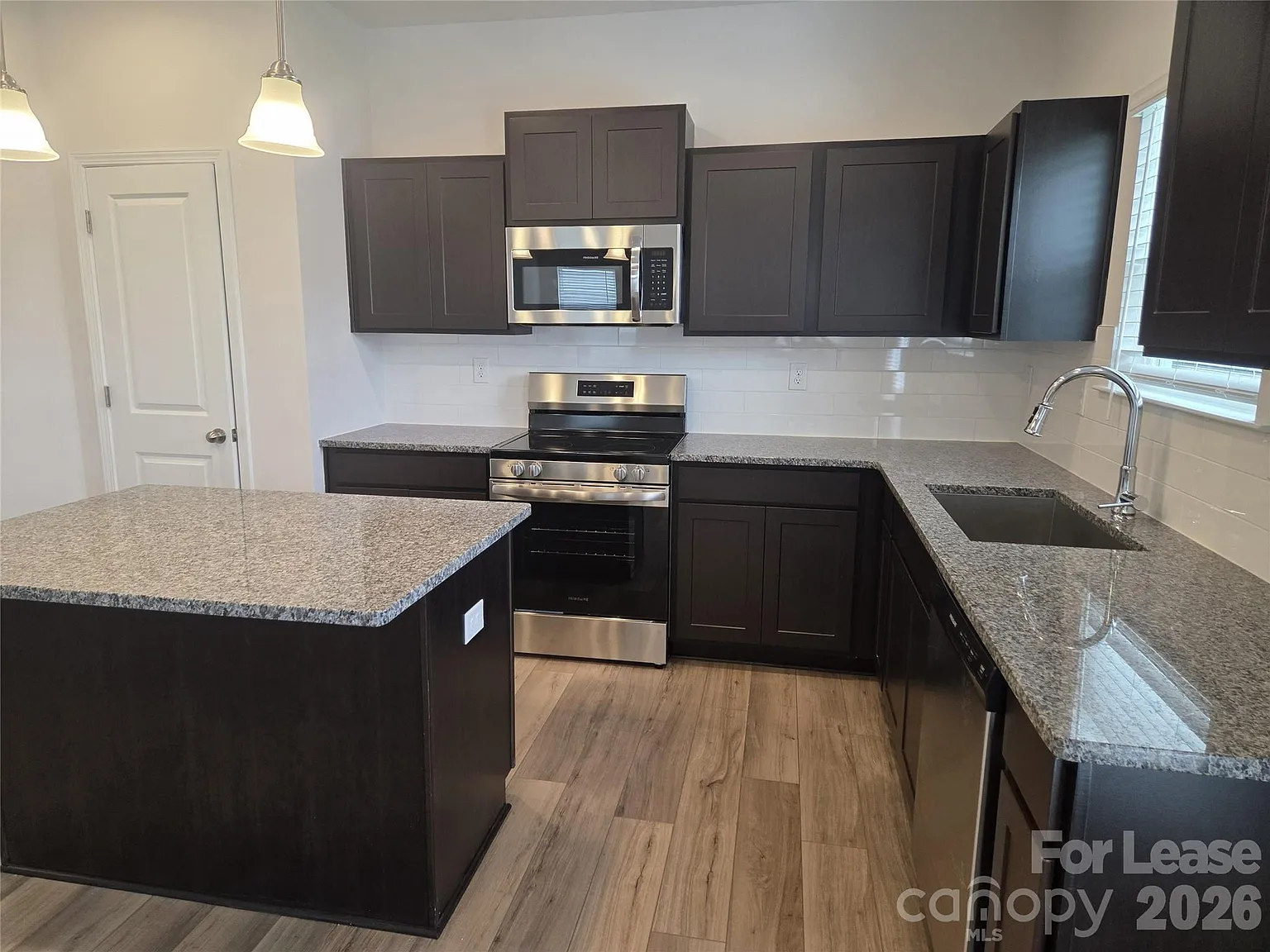 4 bed, 2.5 bath, $2,200 — Photo 2