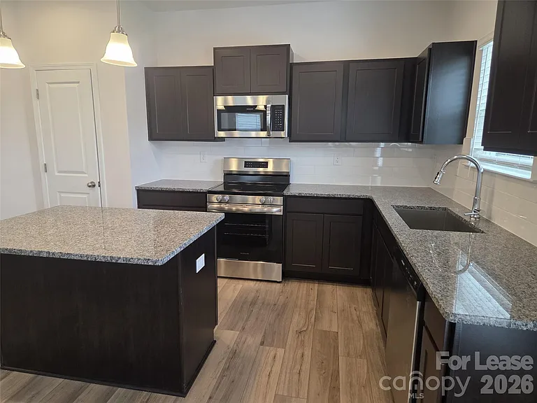 5678 Hagler Loop — Photo 2