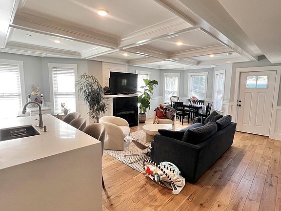 4th image of 81 Conwell Ave #3