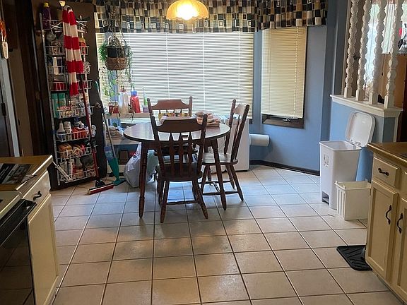 5th image of 3438 Shelburne Dr