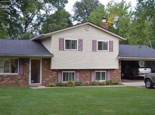 1302 Heyden Ave, Waterford, MI 48328