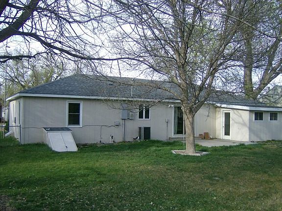 2nd image of 415 W 12th St
