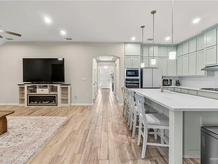 13813 Belle Ct — Photo 10