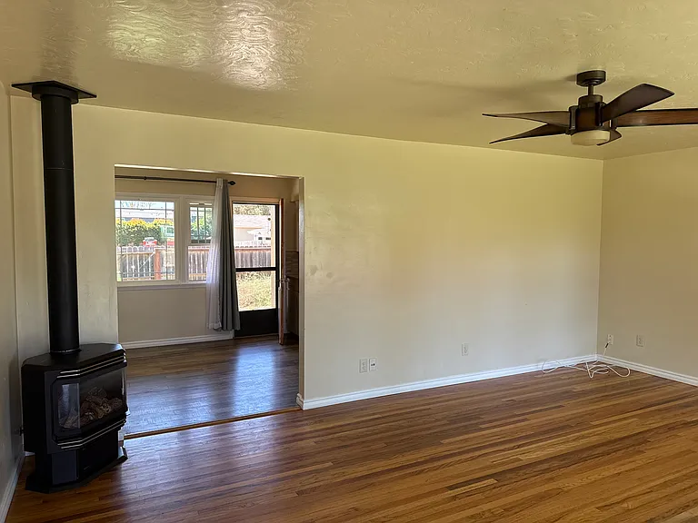 270 Walnut St — Photo 3