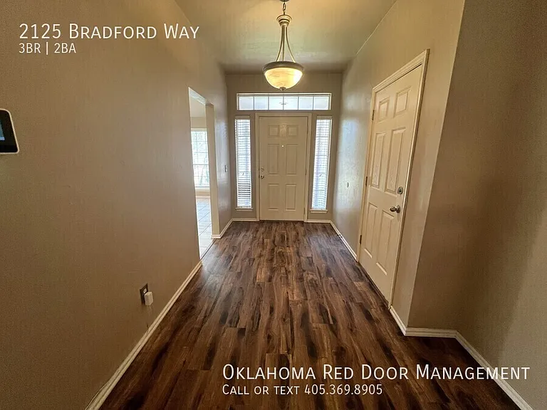 2125 Bradford Way — Photo 2
