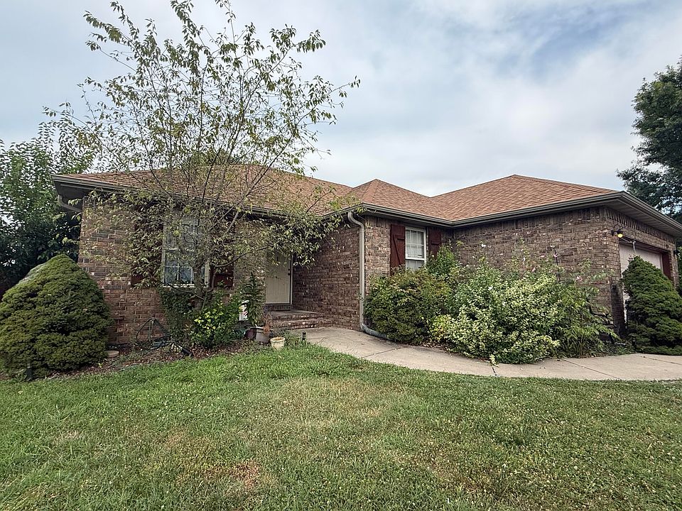 2nd image of 985 W Pembrook Avenue