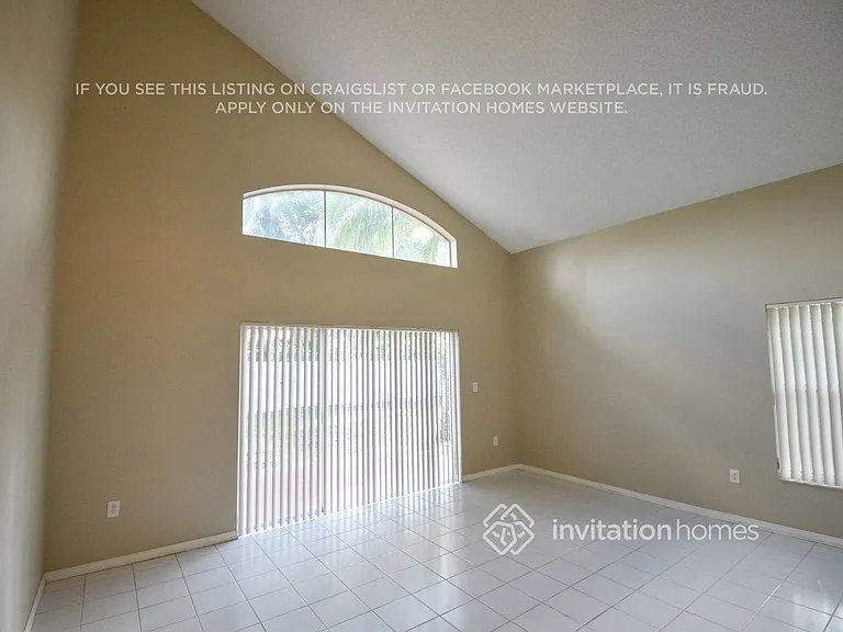4415 SW 153rd Ave — Photo 2