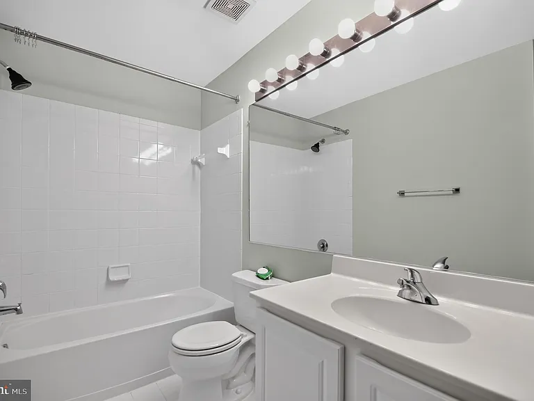 43278 Sunderleigh Sq — Photo 36