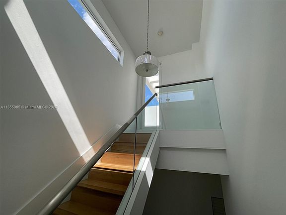 3rd image of 18995 E Atlantic Blvd