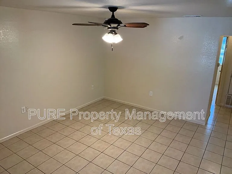 403 Hedgewood Dr #B — Photo 6
