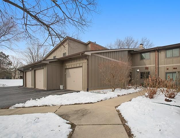 1st image of 29W390 Emerald Green Dr #33