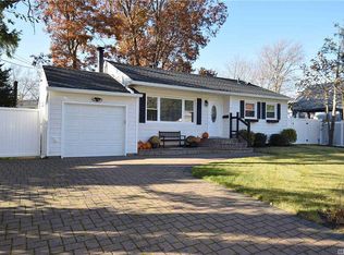 9 W Haven Dr, East Northport, NY 11731