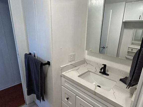 4th image of 31 Black Hawk St