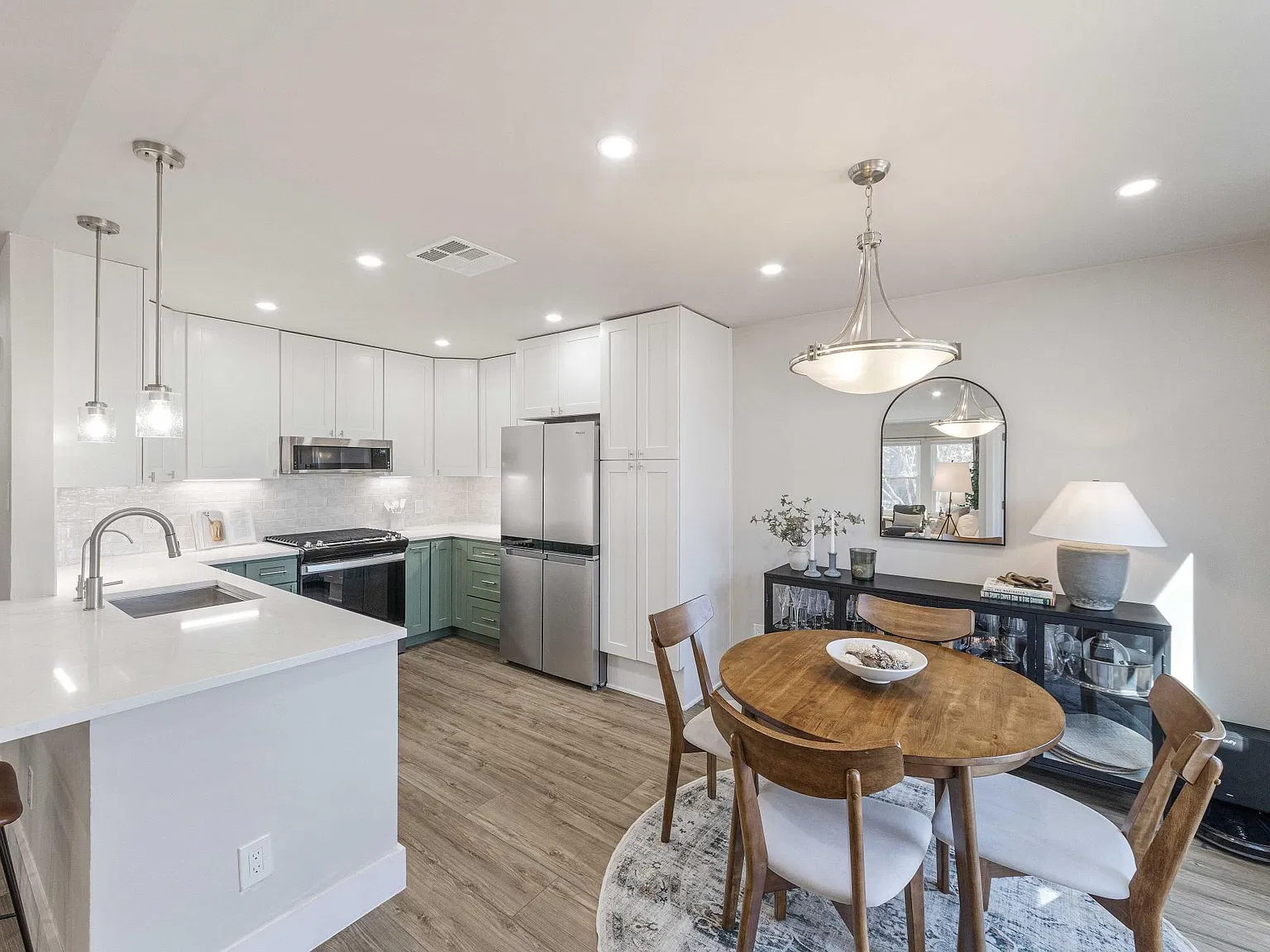 2 bed, 1064 sqft, $2,000 — Photo 3