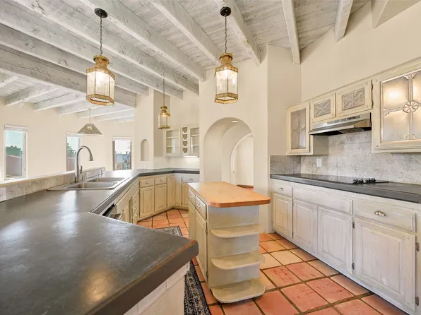 5 Sombra Ct, Santa Fe, NM 87508