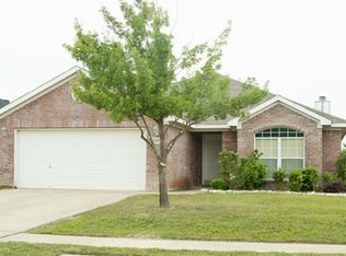 9045 Rushing River Dr, Fort Worth, TX 76118