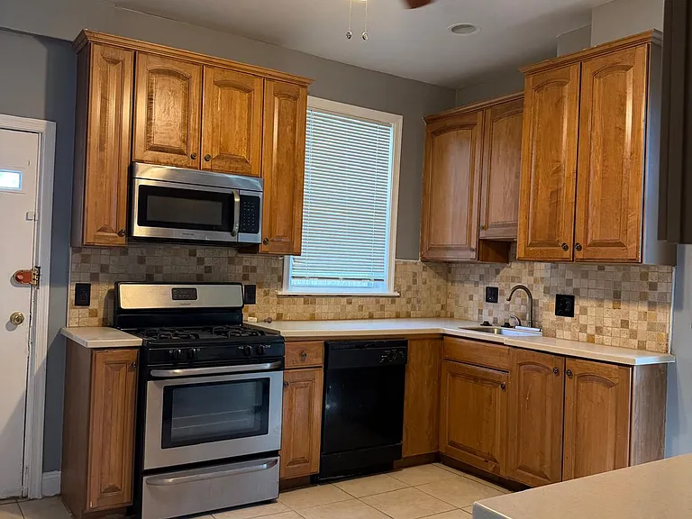 1514 E Lafayette Ave — Photo 16