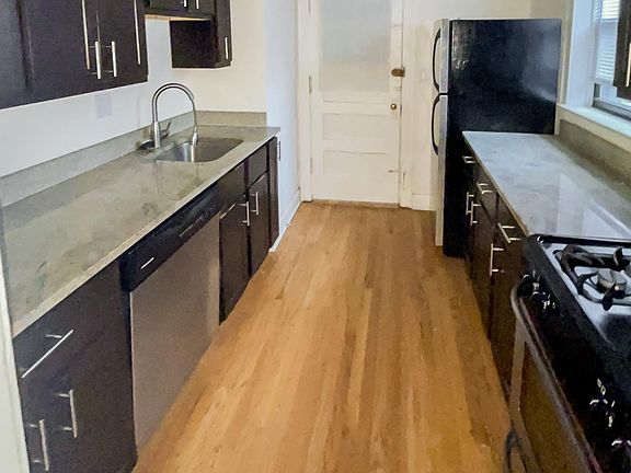 3rd image of 4719.5 N Leavitt St #1