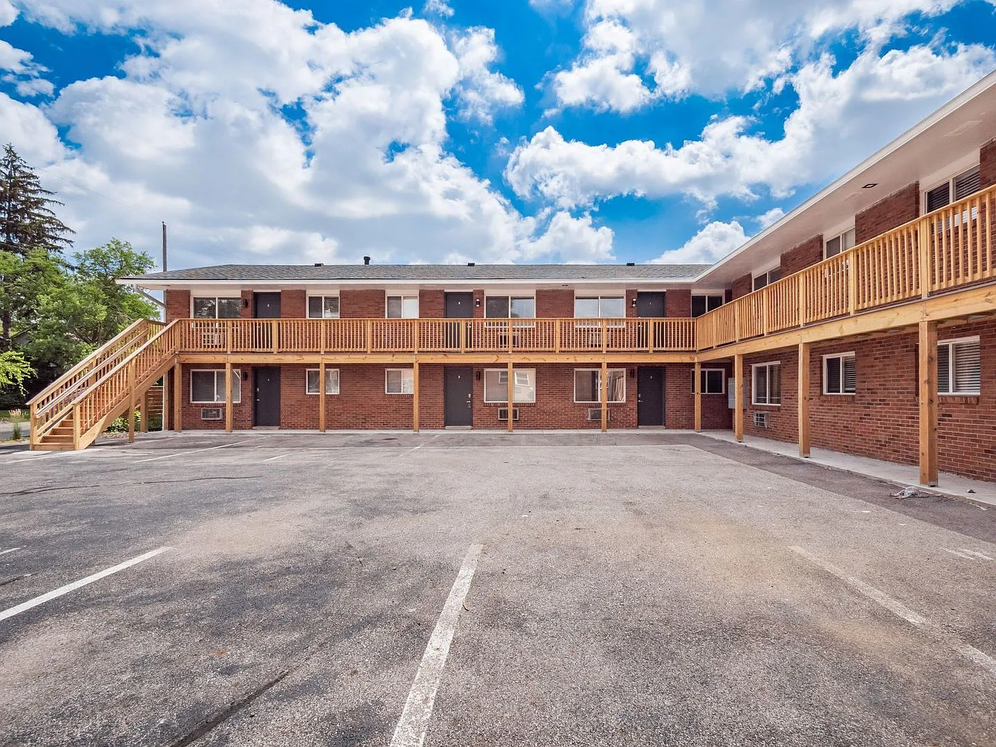 2 bed, 1.0 bath, $1,025 — Photo 2