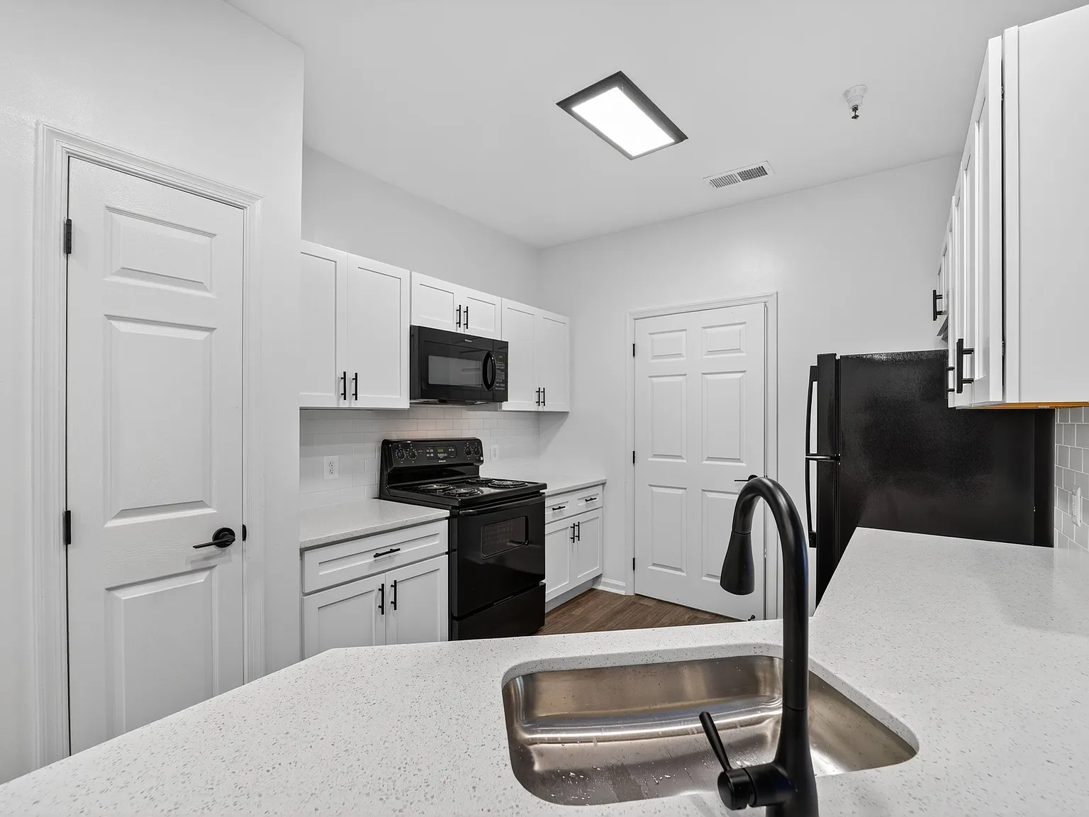 Brittany Commons Apartments — Photo 1