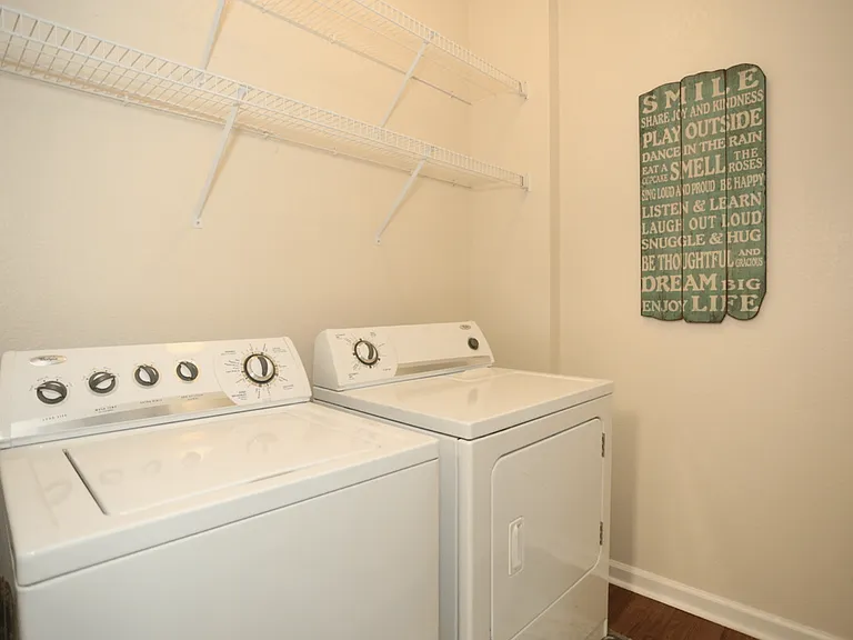 1190 Meridian Cir — Photo 22
