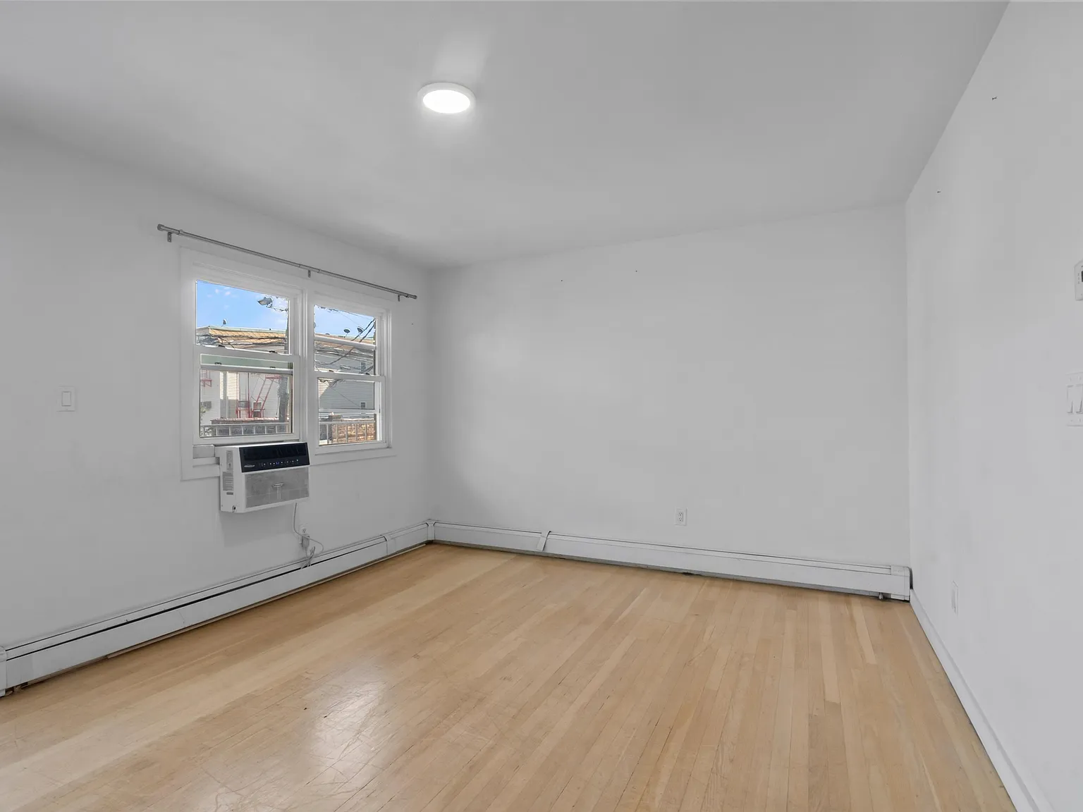 2 bed, 1.0 bath, $2,500 — Photo 3