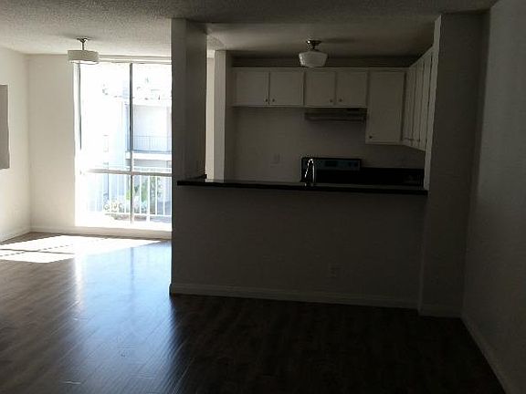3rd image of 6333 Lexington Ave APT 206