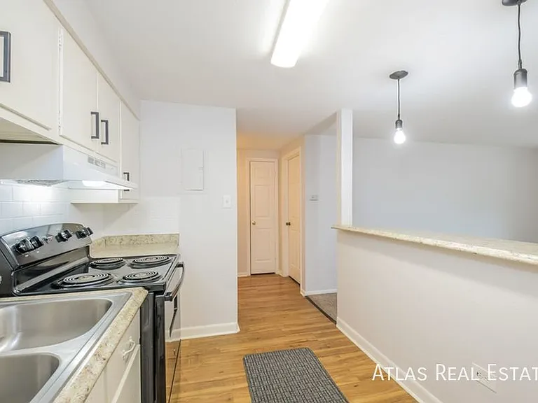 4993 N King St #302 — Photo 5