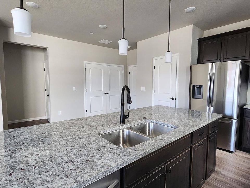 Kitchen / Dining