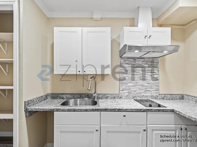 1935 Kinross Way #C — Photo 7