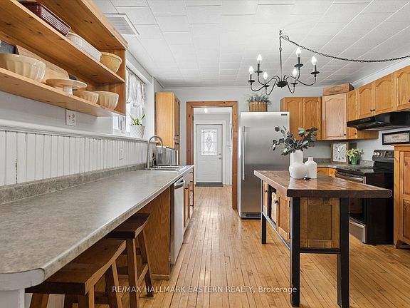 5th image of 1320 Heights Rd