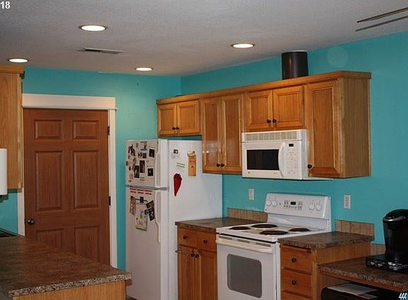 3rd image of 14019 NE 20th Ave APT 24C