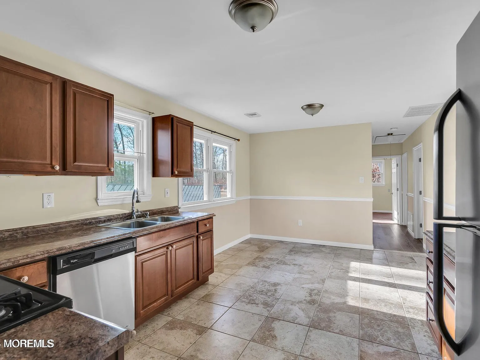 3 bed, 1.5 bath, 1056 sqft, $2,600 — Photo 4
